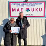 Cheque voor Mae Uku